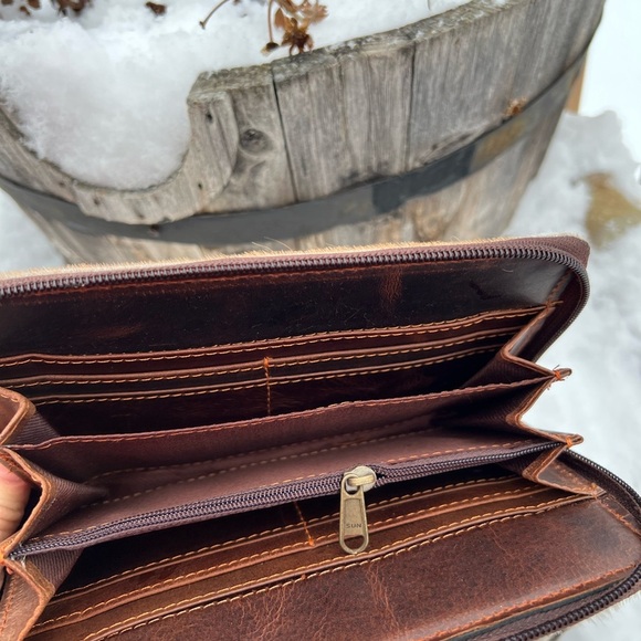 Genuine Hide-on Rustic Leather Zip around Wallet New Card Holder Brown Brindle - Picture 4 of 5